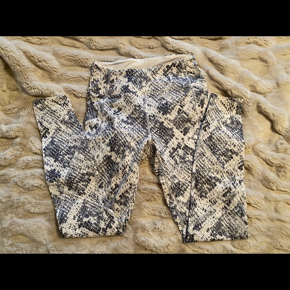 VICTORIA SECRET LEGGINGS